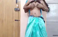 مشعرات مع فاتنة شقراء الساخنة الشباب.