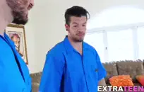 زوجة الأب المشاغب تحب أن تكون استغل من قبل ربيبها.