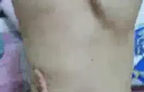 مقيد مكمما ومدغدغ في الفراش.