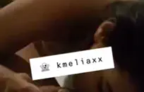 يلعب ftm على المرحاض ويحصل على الوجه.