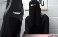 أخت ابنة عمي أرادت ديك من صديق.