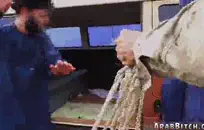 استمنى في سن المراهقة الساخنة لأول مرة.