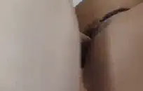 ذكر منفرد يلعب مع ديكي.