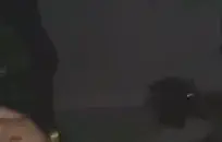 كانت وقحة على الأريكة.