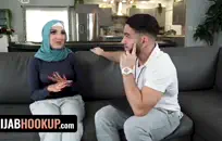 خنثي يظهر قبالة لها الديك والحمار.