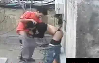 لطيف في سن المراهقة في حوض الاستحمام يحصل لها الحلق مارس الجنس من الصعب.