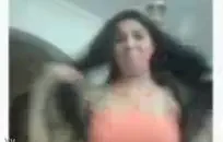 قدم النايلون وأصابع القدم تعبدها عشيقتها.